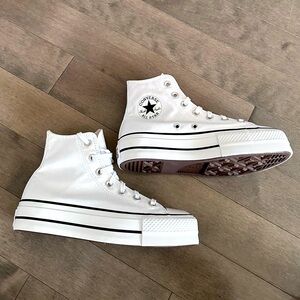New White platform CONVERSE CTAS LIFT CANVAS Women size 7,5 high top sneakers
